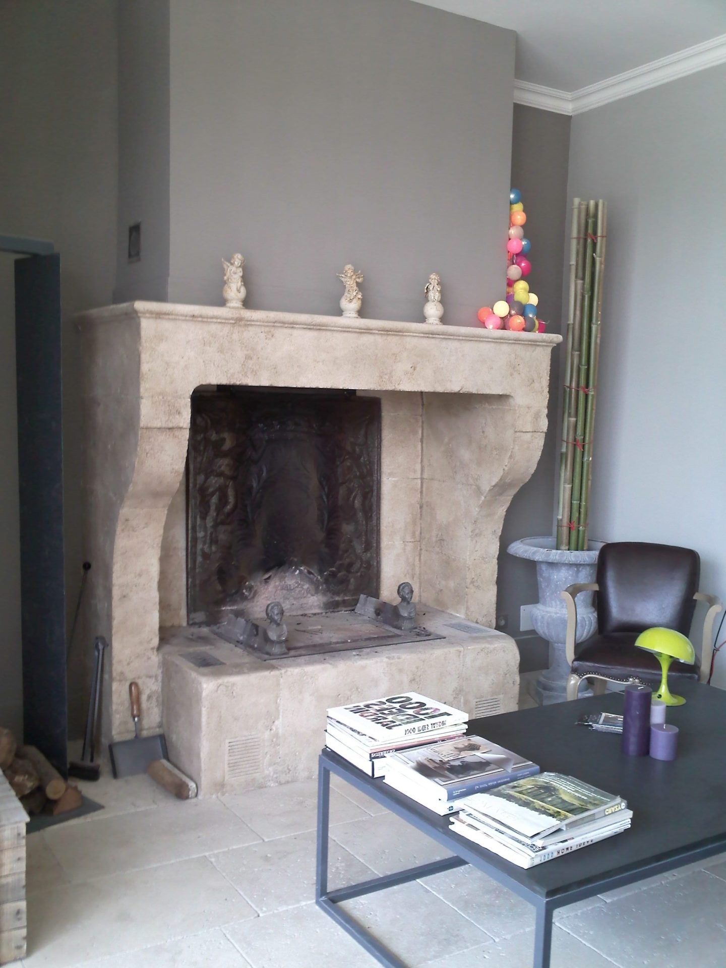 Cheminée campagnarde en pierre de taille sur mesure