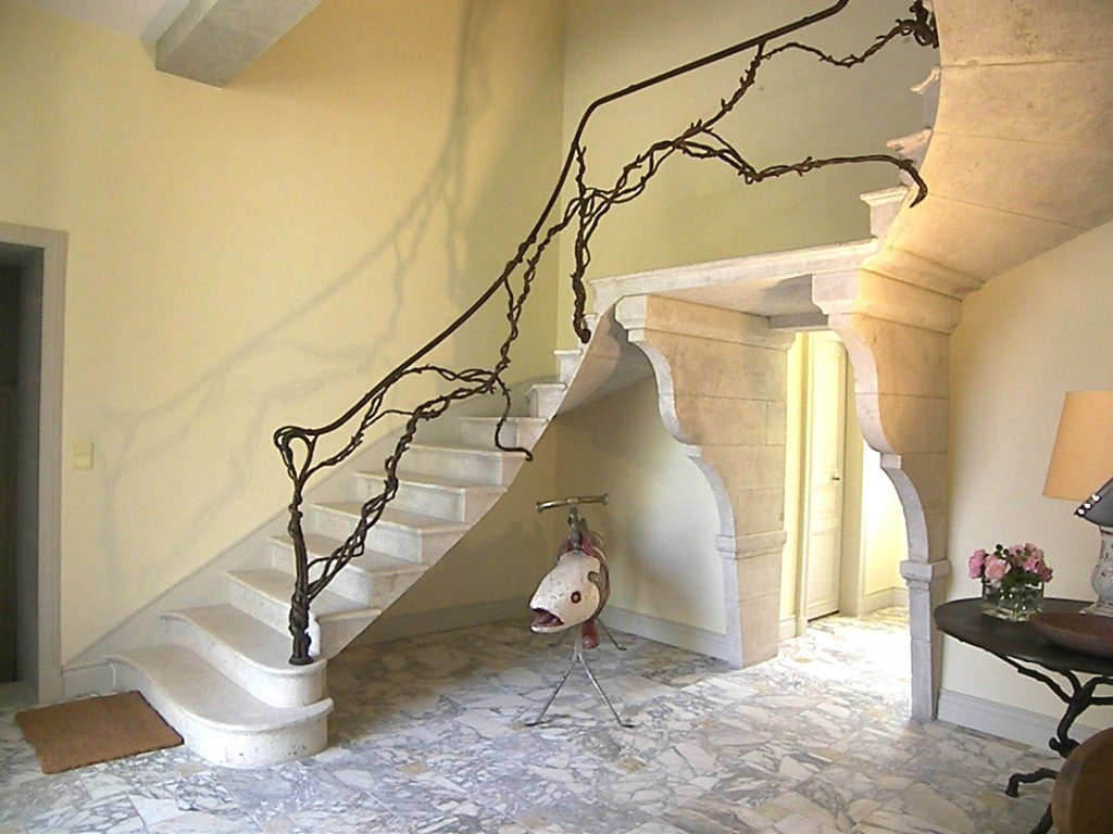 escalier balancé en pierre avec palier
