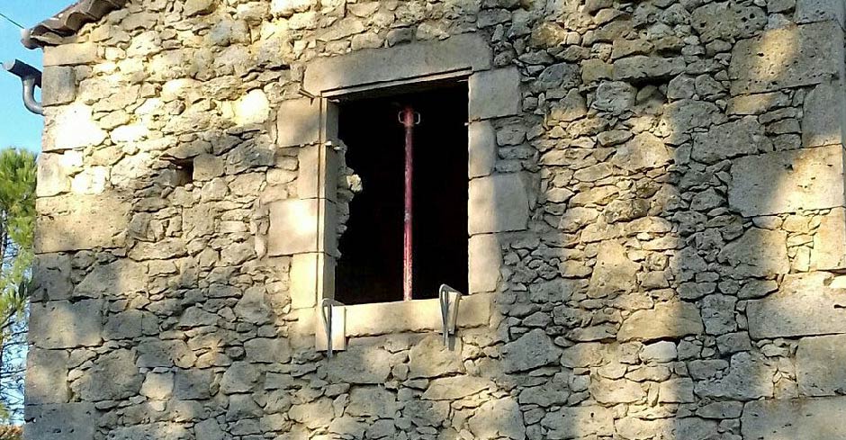 rénovation d'un encadrement de fenêtre en pierre de taille