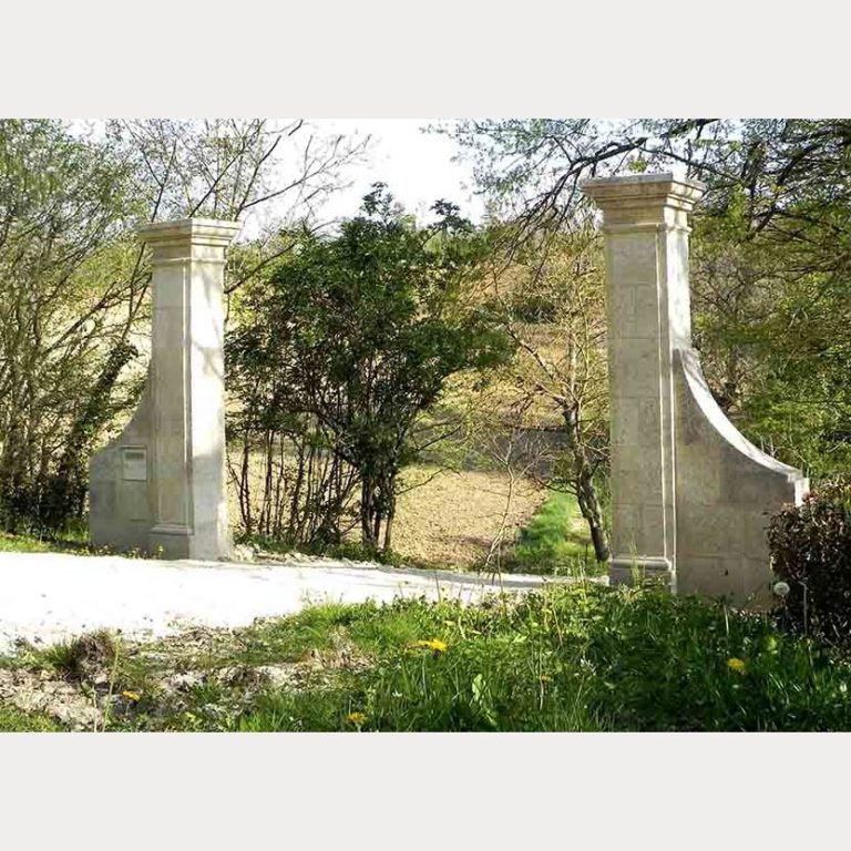 Piliers de portail en pierre