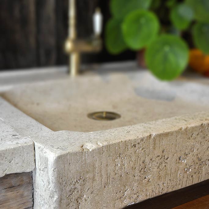 éviers et vasques pour cuisine ou salle de bain réalisés sur mesure en pierre calcaire