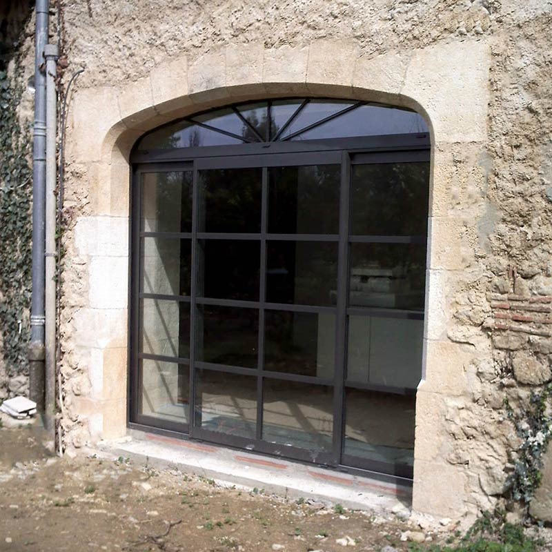 ashlar opening frame with low arch