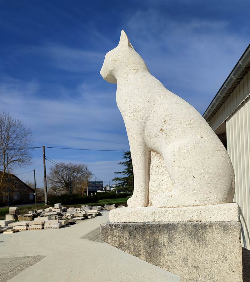 sculpture chat assis en pierre naturelle calcaire chat egyptien bastet