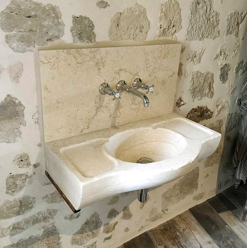 vasque en pierre naturelle salle de bain calcaire marbrier marbre beige ovale égouttoirs moulure crédence lavabo