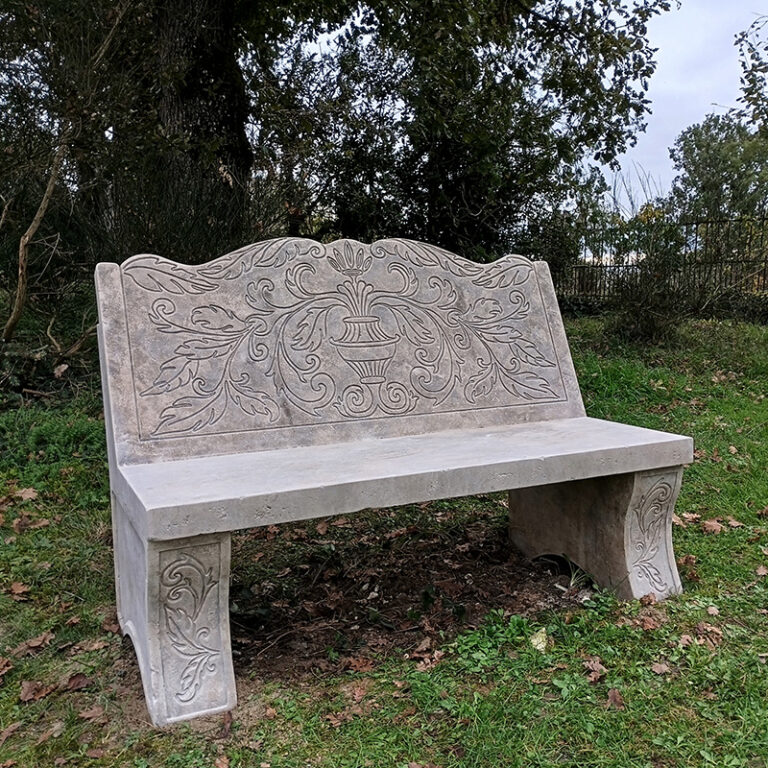 banc pierre de taille naturelle massive gravure calcaire sur mesure artisanat français jardin parc mobilier exterieur feuillage feuille acanthe décor végétal
