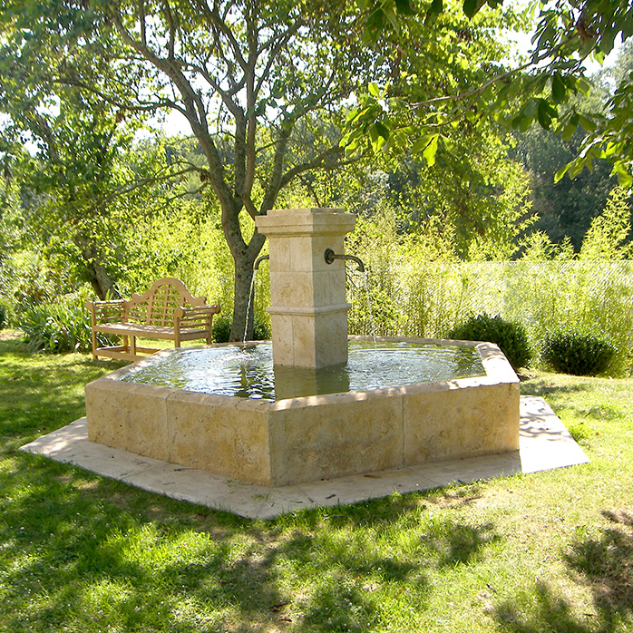 fontaine pierre de taille naturelle hexagonale pilier central bassin margelle